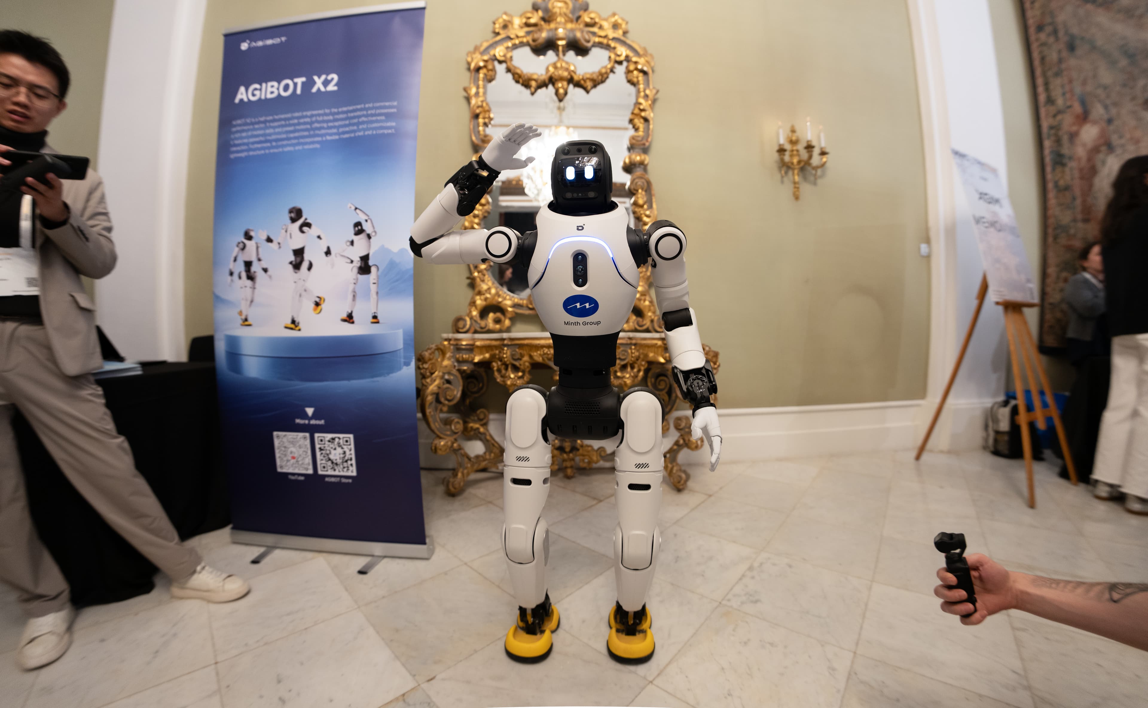 AgiBot Lingxi X2