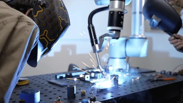 Hirebotics Cobot Welder (UR10e) — immagine rappresentativa della famiglia Hirebotics Cobot Welder