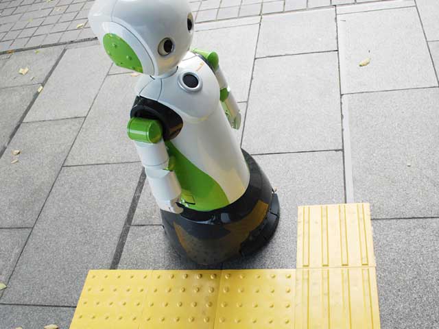 ATR / Vstone Robovie-R Ver.3