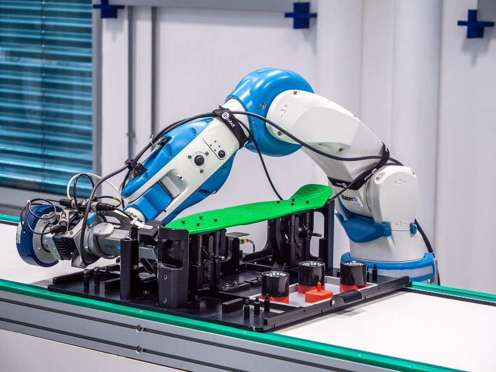 Comau Racer-5 COBOT